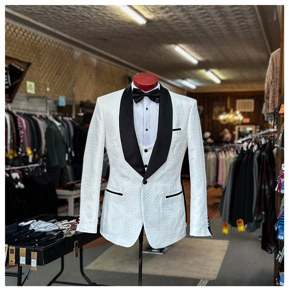 Circle Chain 3 Piece Tuxedo - White
